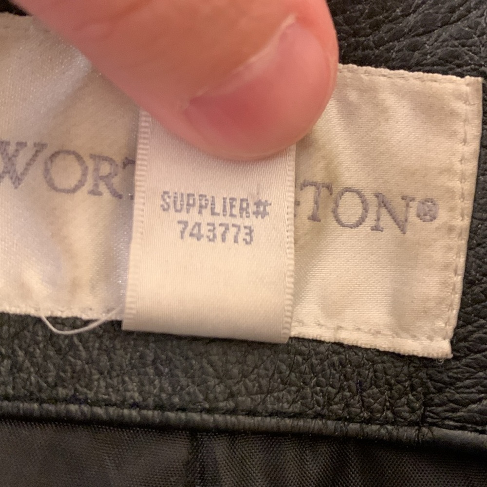 Worthington black women’s genuine leather jacket. - Picture 5 of 14